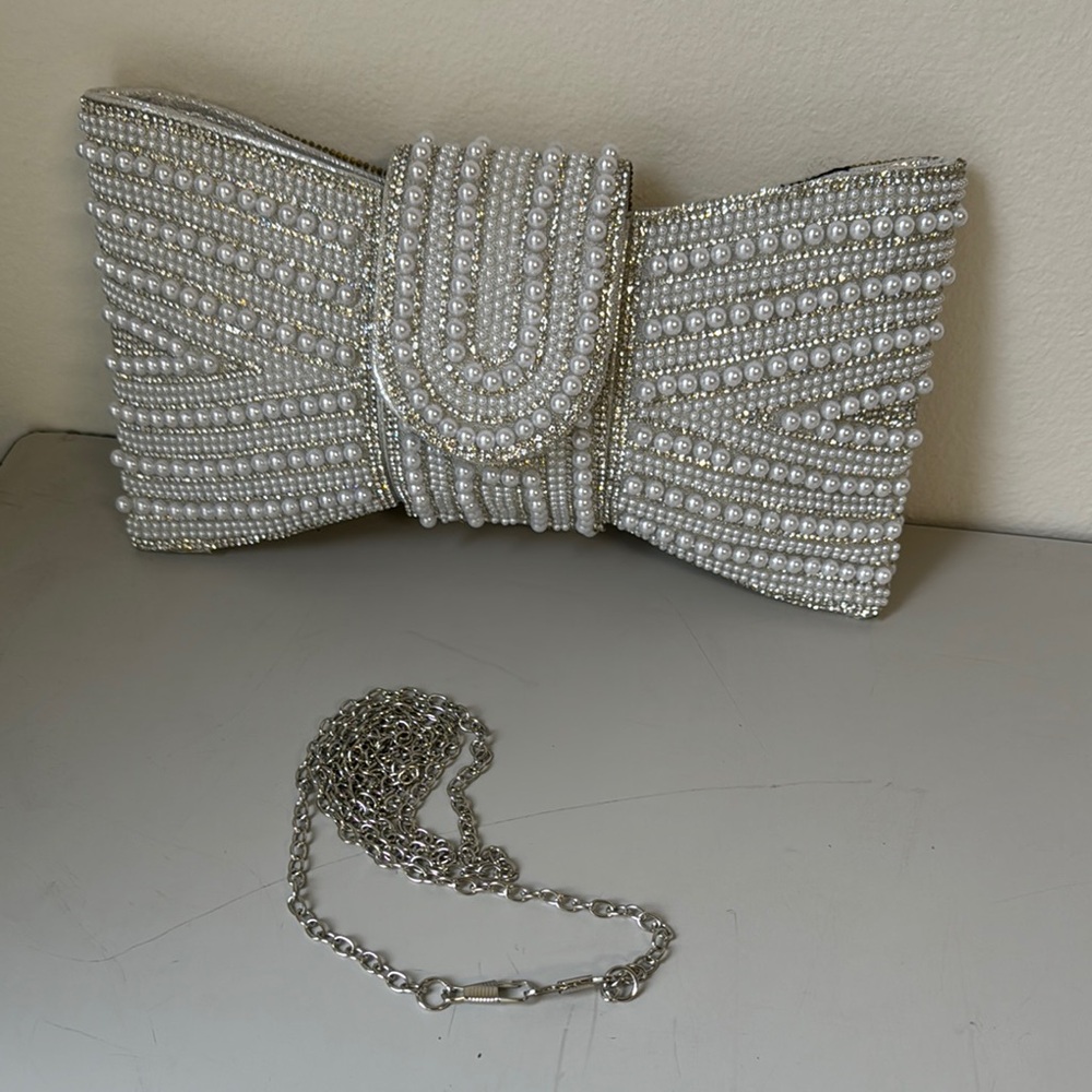 Silvery White Bow Clutch with Chain Strap